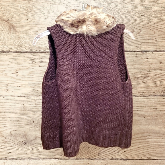 Brown fur trim sweater vest by New Directions size M. - Picture 2 of 5
